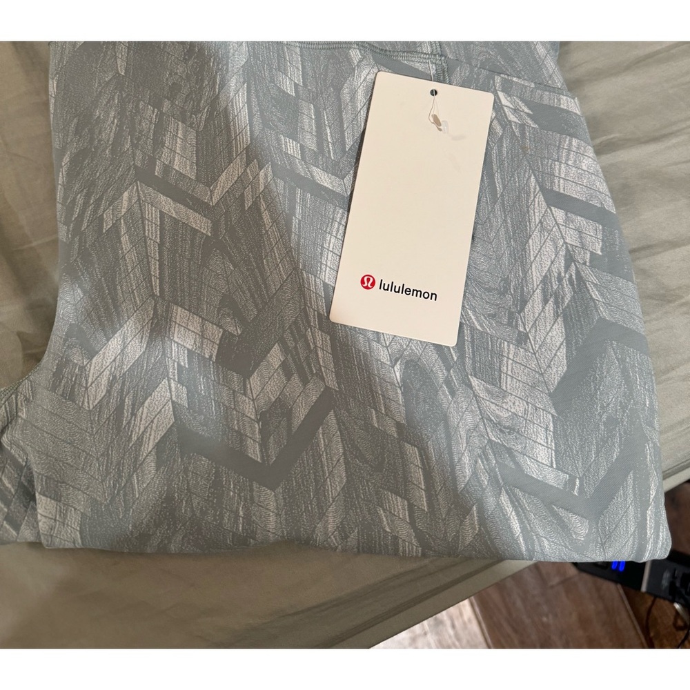NWT lululemon Swift Speed HR Crop 21”